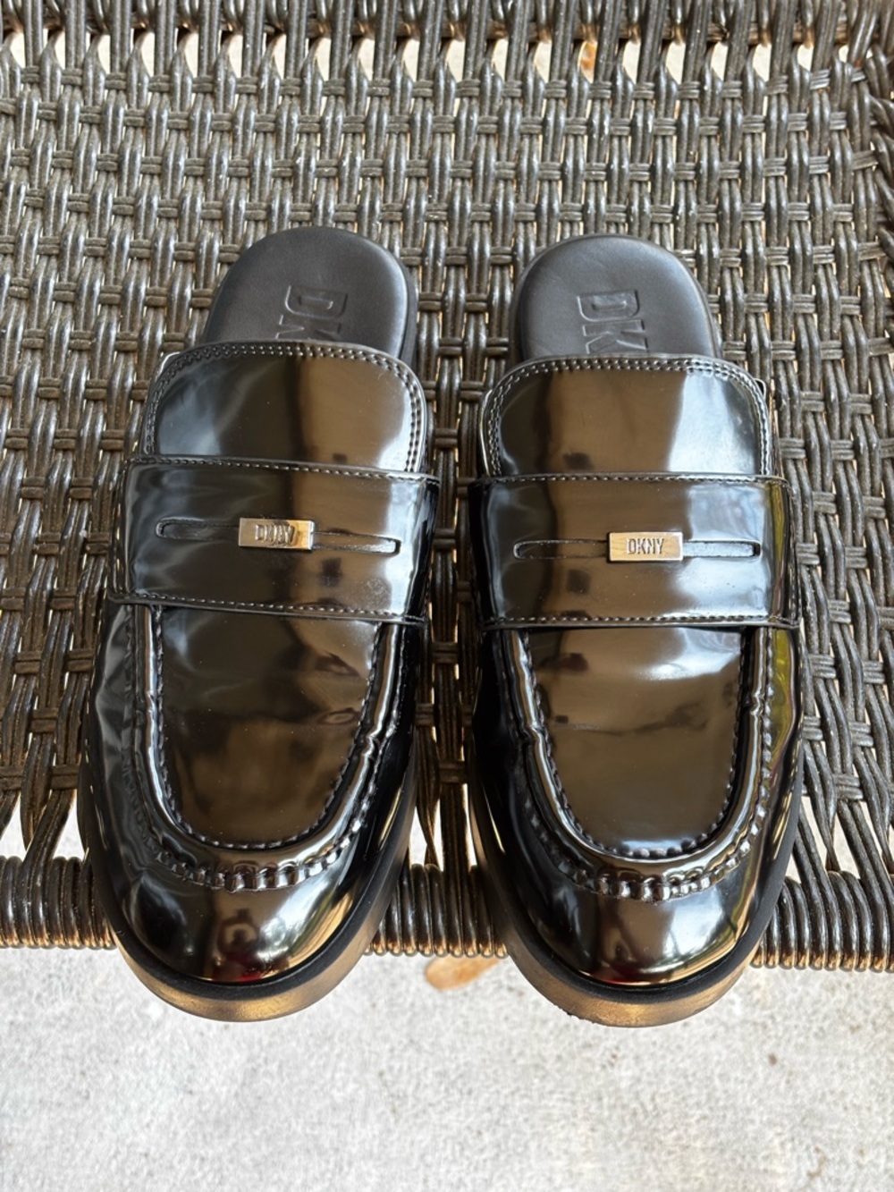 DKNY Black Patent Penny Loafer Mule Platform Slides Dark Academia Size8M Women’s - Picture 10 of 16